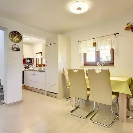 Vakantiehuis House Sandi *