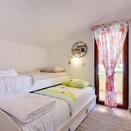 House Sandi Semesterbostad *