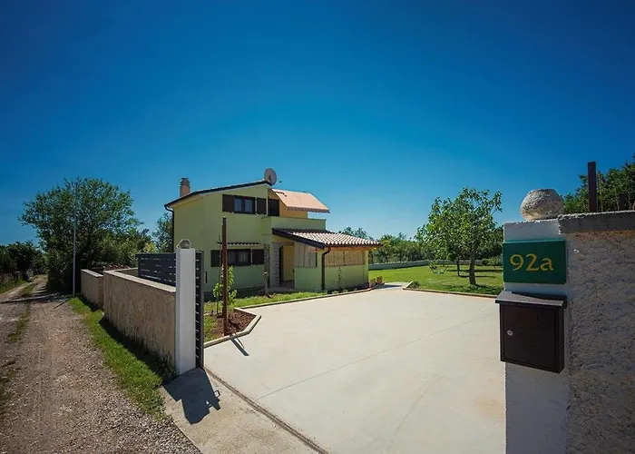 House Sandi Pola