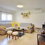 House Sandi Holiday home *