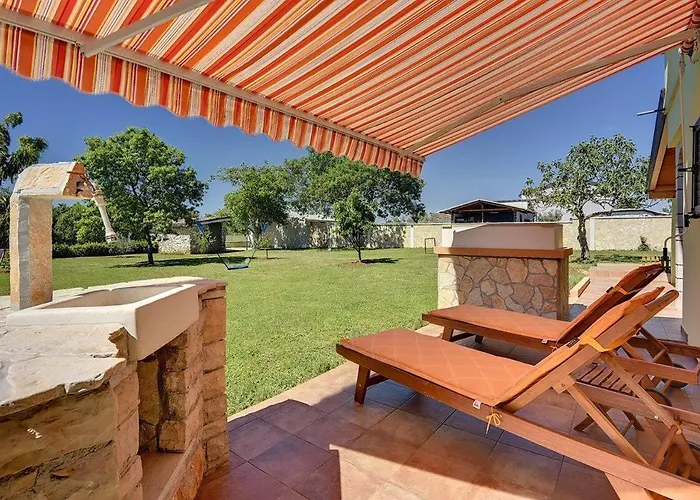 House Sandi بولا